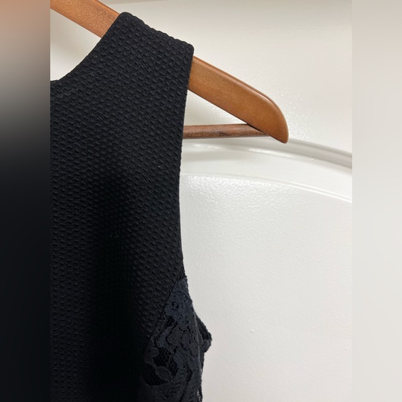 Banana Republic Sleeveless Top with Lace Inset and Exposed Zipper - Picture 4 of 10